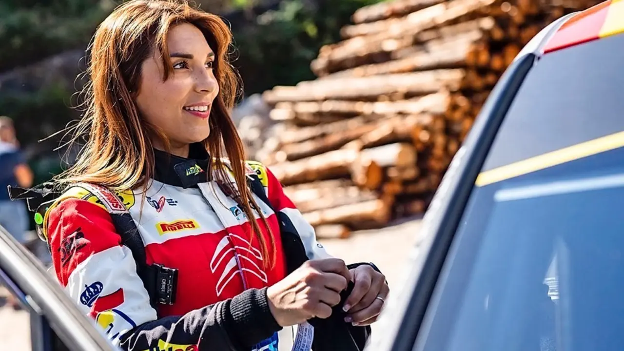 SARA FERN&Aacute;NDEZ / Copiloto de rallyes