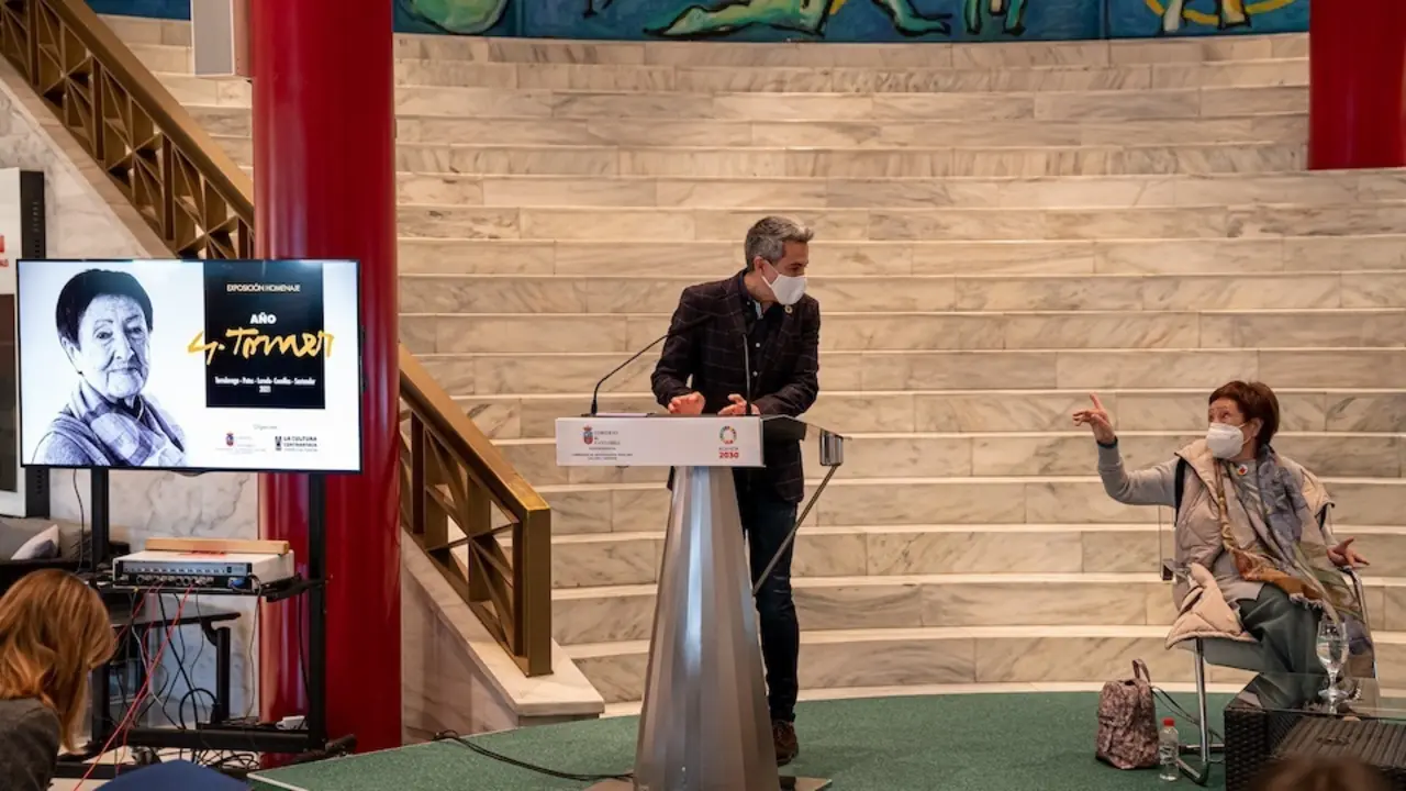 El vicepresidente y consejero de Universidades, Igualdad, Cultura y Deporte, Pablo Zuloaga, presenta '2021. A&ntilde;o Cultural. Gloria Torner'. / GOBIERNO DE CANTABRIA