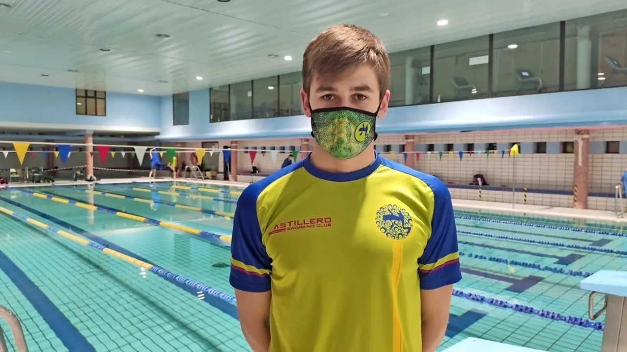 Pedro Vega consigue en Oviedo el r&eacute;cord regional de 200 metros espalda. / FCN