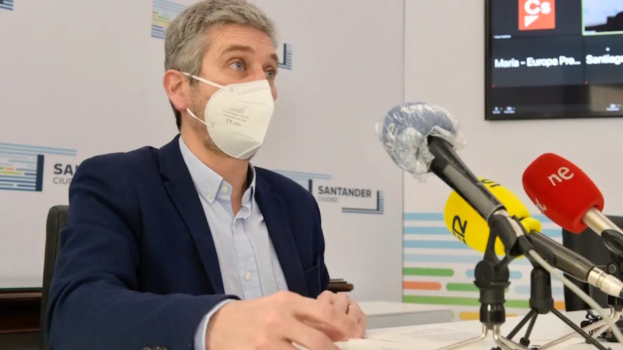 El portavoz del equipo de Gobierno de Santander, Javier Ceruti. / E. PRESS