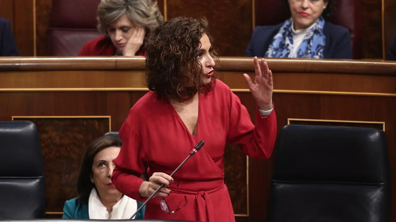 Archivo - La portavoz del Gobierno y ministra de Hacienda, Mar&iacute;a Jes&uacute;s Montero, en el Congreso de los Diputados, el 26 de febrero de 2020