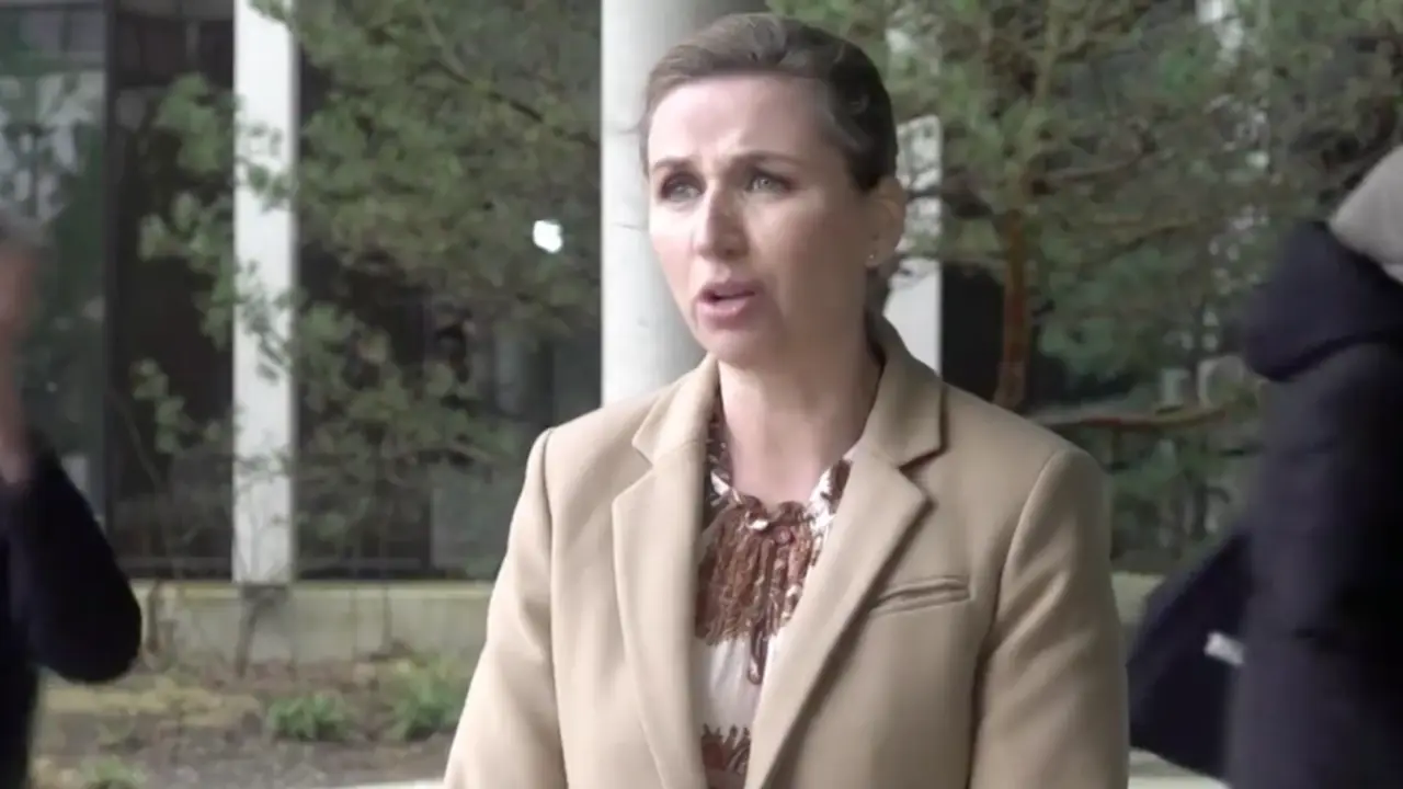 Mette Frederiksen confirm&oacute; en una puerta el jueves por la ma&ntilde;ana que la vacuna con Astrazeneca est&aacute; suspendida.