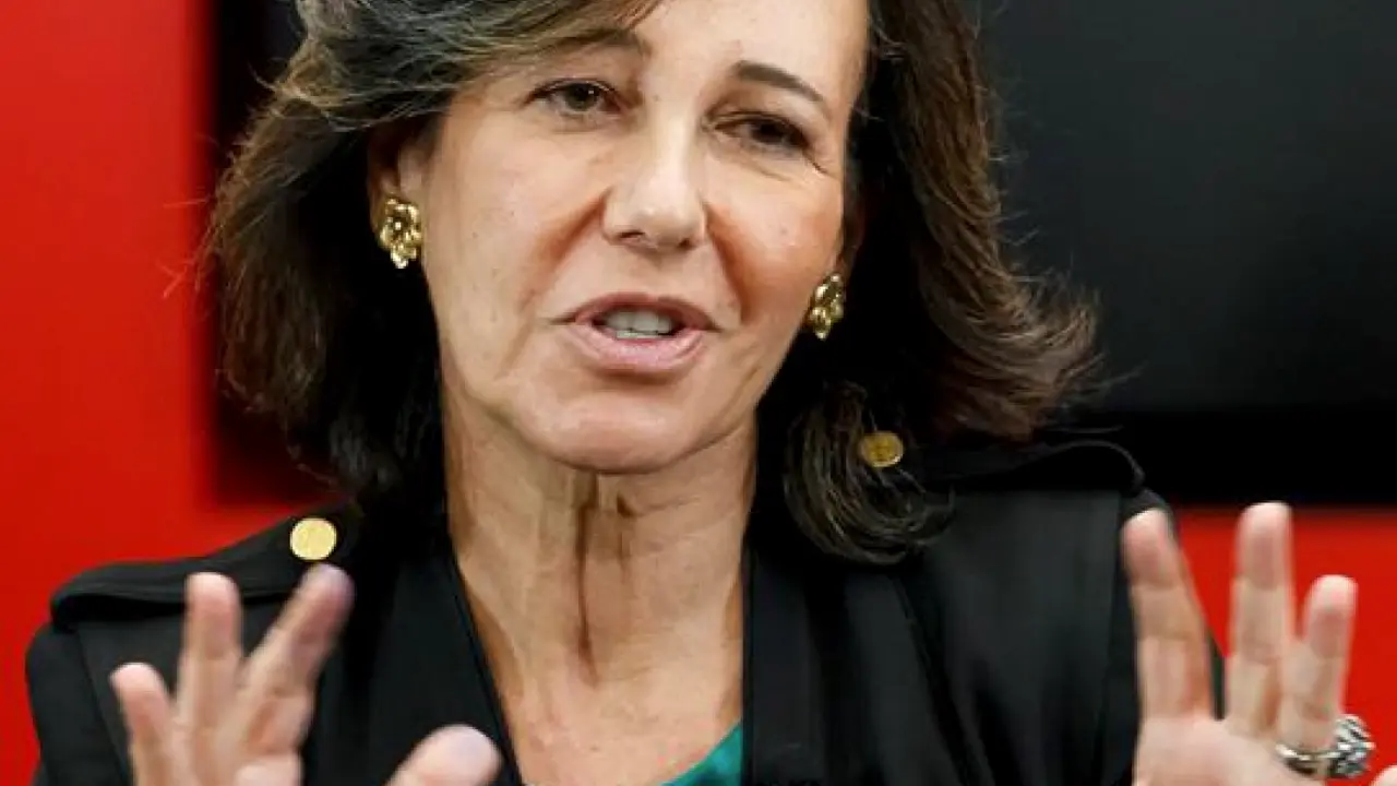 Fotograf&iacute;a de archivo fechada el 25 de noviembre de 2019 donde aparece la presidenta del Banco Santander, Ana Bot&iacute;n, durante una rueda de prensa en Ciudad de M&eacute;xico (M&eacute;xico). La presidenta del Banco Santander, Ana Bot&iacute;n, llam&oacute; este jueves a hablar de feminismo en el sector financiero, un segmento en el que los puestos de m&aacute;s relevancia est&aacute;n copados por hombres. EFE/ Jos&eacute; M&eacute;ndez/ Archivo