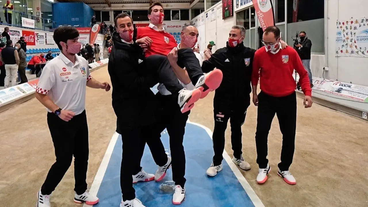 Mario Pinta, Cristian Lavid, Pablo Lav&iacute;n, Jos&eacute; Manuel Lavid, Carlos Garc&iacute;a y Pedro Guti&eacute;rrez son los nombres propios de la pe&ntilde;a campeona. / Hardy