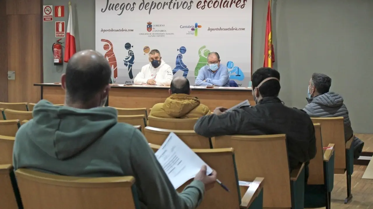 Reuni&oacute;n de la Federaci&oacute;n con los clubes. / marta re&ntilde;ones