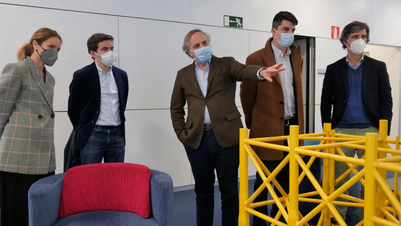Los representantes del PSOE durante su visita al IH. / ALERTA