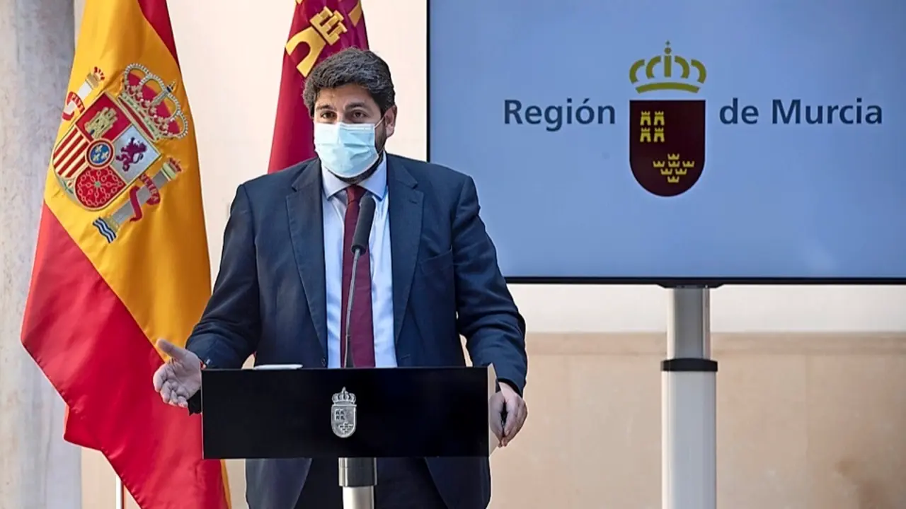 GRAF3960. MURCIA, 12/03/2021.- El presidente de la Comunidad de Murcia Fernando L??pez Miras durante la rueda de prensa que ha ofrecido este viernes, donde ha anunciado que tres diputados de Ciudadanos votar??n en contra de a moci??n de censura. EFE/Marcial Guill??n