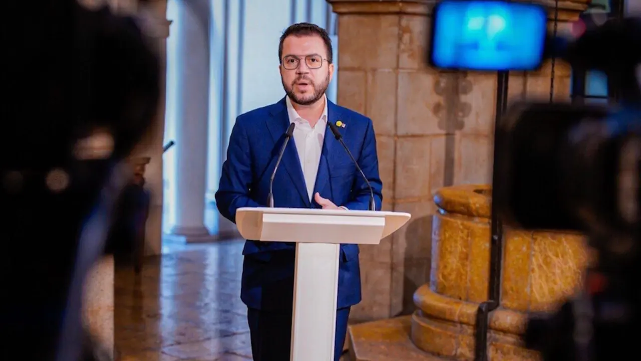 Pere Aragon&egrave;s en rueda de prensa en Lleida. / E. PRESS