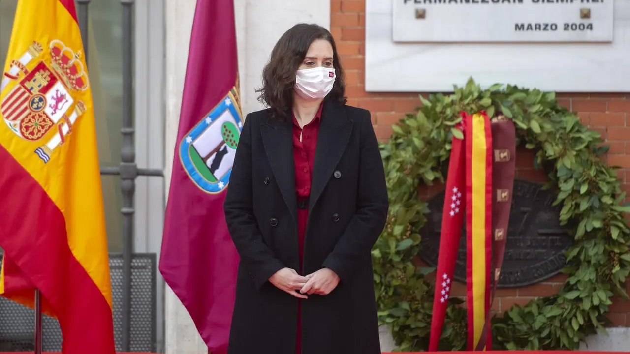 La presidenta de la Comunidad de Madrid, Isabel D&iacute;az Ayuso, durante el acto solemne en recuerdo y homenaje a las v&iacute;ctimas de los atentados del 11 de marzo en Madrid, en la Real Casa de Correos, Madrid, (Espa&ntilde;a), a 11 de marzo de 2021. 