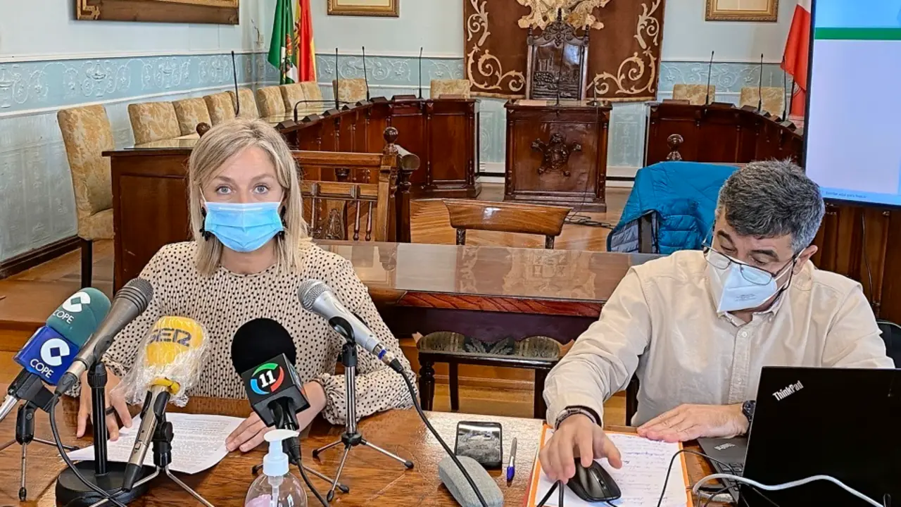 La alcaldesa, Susana Herr&aacute;n, durante el anuncio. / Alerta