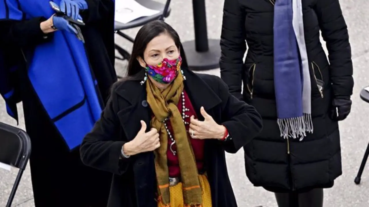 La representante Deb Haaland, dem&oacute;crata de Nuevo M&eacute;xico y secretaria del interior de EE.UU. nominada por el presidente electo de EE.UU. Joe Biden durante la 59&ordf; ceremonia inaugural del presidente electo Joe Biden y la Vicepresidenta electa Kamal - Europa Press - Archivo