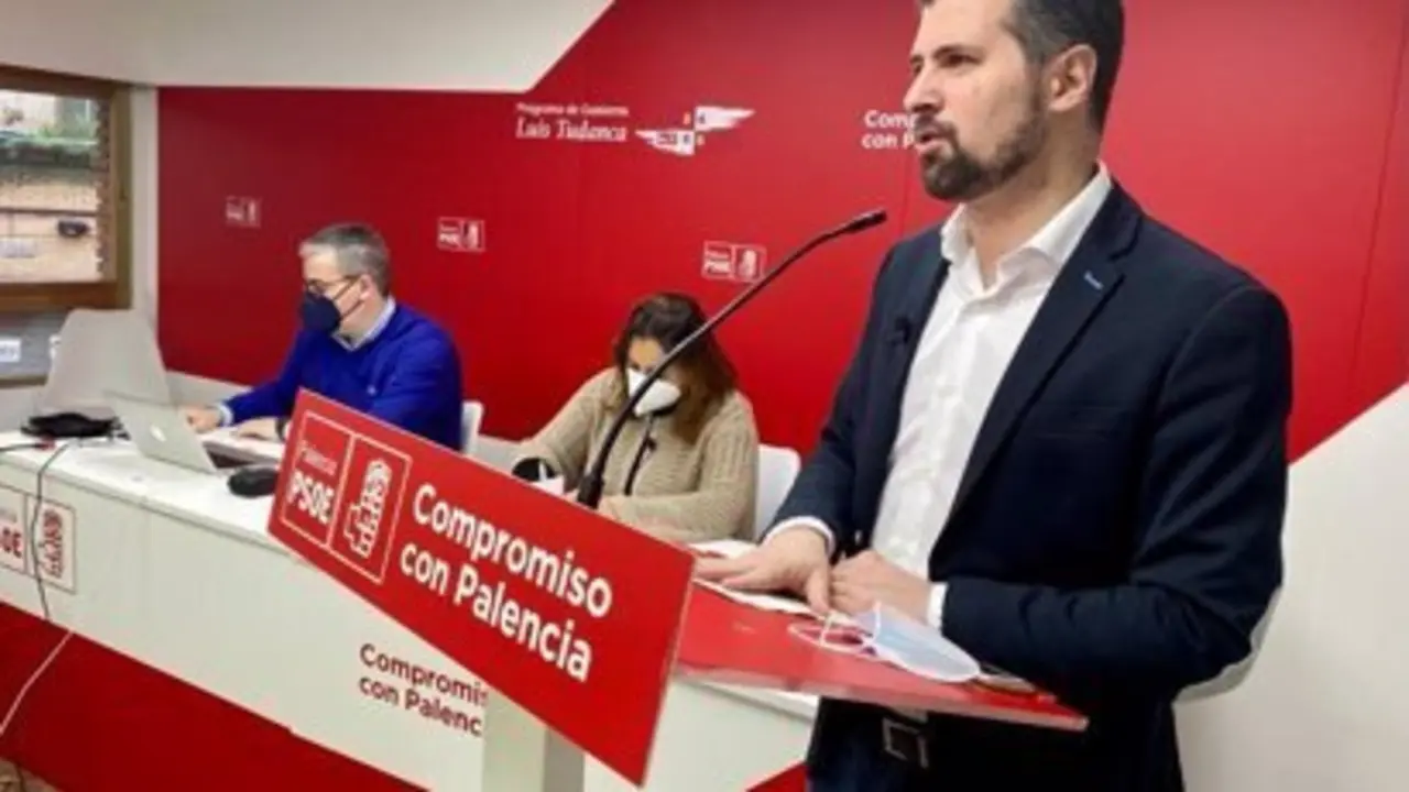 El secretario general del PSOECyL, Luis Tudanca, durante su intervenci&oacute;n en el Comit&eacute; Provincial del PSOE de Palencia. - PSOECYL