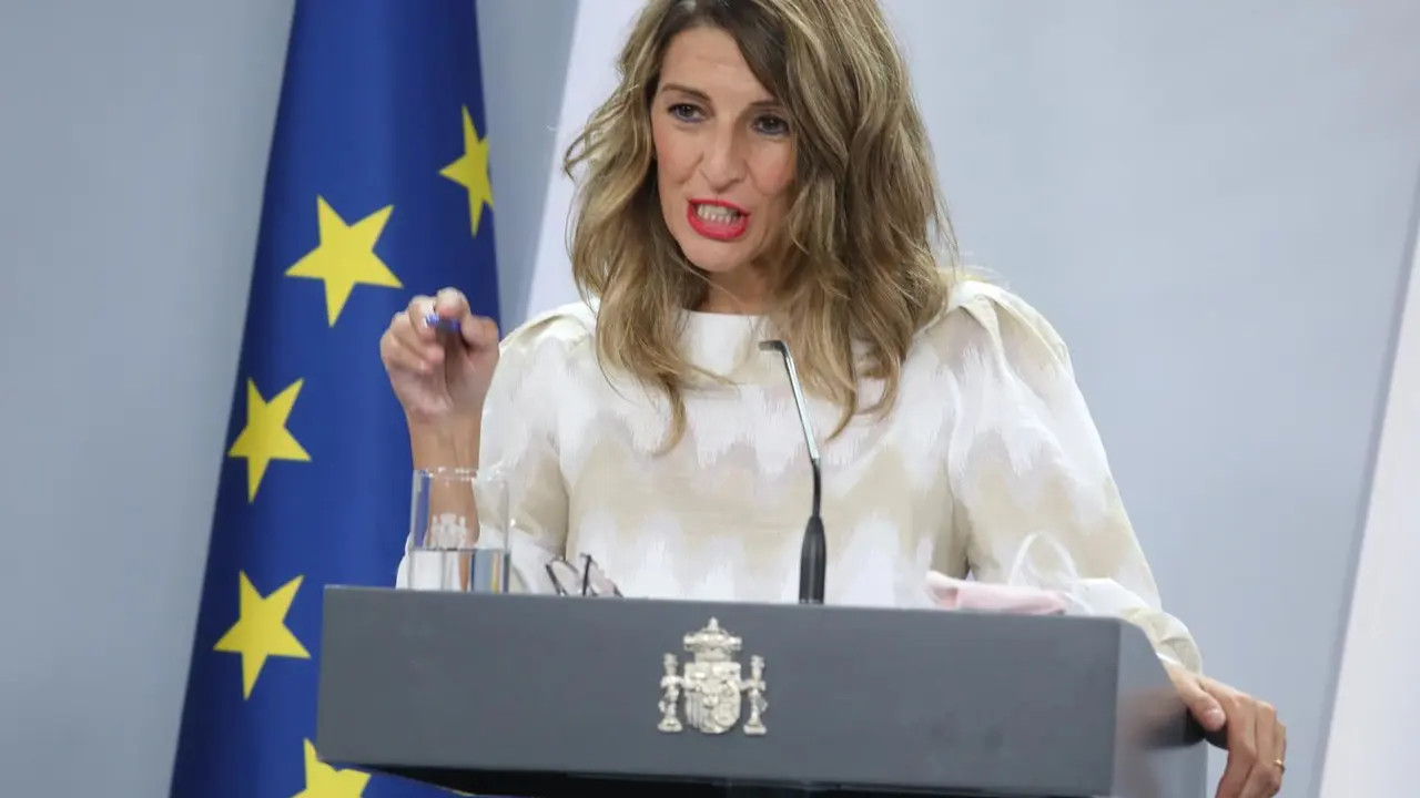 Archivo - La ministra Trabajo y Econom&iacute;a Social, Yolanda D&iacute;az, comparece en rueda de prensa posterior al Consejo de Ministro celebrado en Moncloa, en Madrid (Espa&ntilde;a), a 29 de septiembre de 2020.