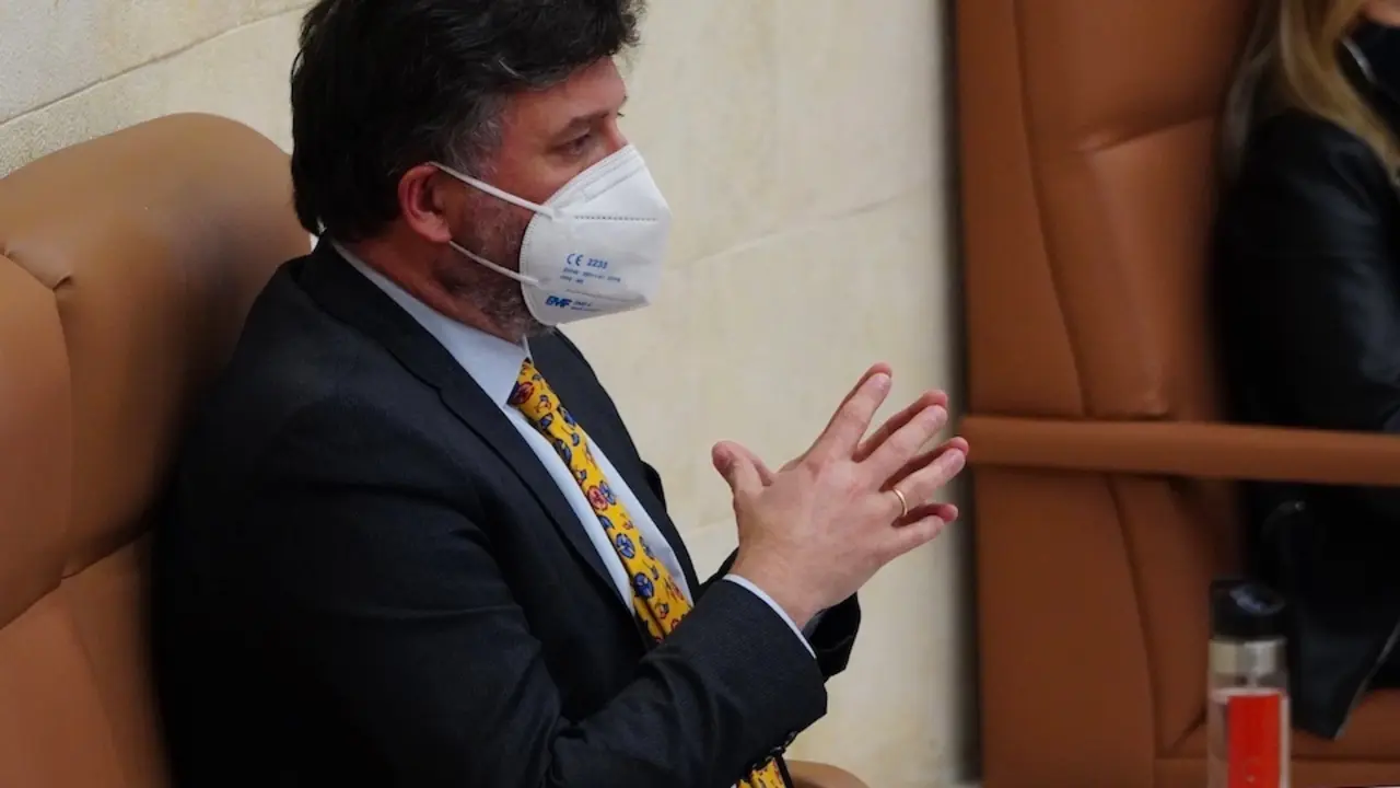 El diputado de Vox, Crist&oacute;bal Palacio durante una sesi&oacute;n parlamentaria. / HARDY