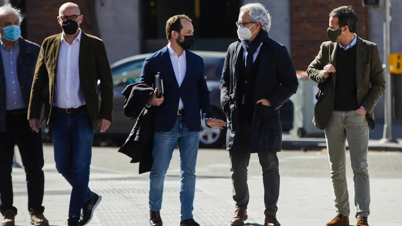 El coordinador auton&oacute;mico de Ciudadanos (Cs) en Cantabria, F&eacute;lix &Aacute;lvarez; el coordinador auton&oacute;mico de Cs La Rioja, Pablo Baena; el coordinador de Ciudadanos en Navarra, Carlos P&eacute;rez Nievas, y el coordinador de Cs en Asturias, Nacho Cuesta, llegan a la sede de Ciudadanos. / JES&Uacute;S HELL&Iacute;N