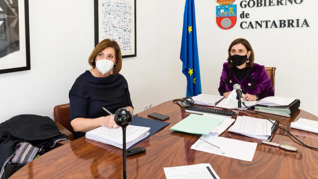 La consejera de Acci&oacute;n Exterior de Cantabria, Paula Fern&aacute;ndez, en la presentaci&oacute;n del dictamen sobre el Plan de Acci&oacute;n Atl&aacute;ntico ante el CdR. / E. PRESS