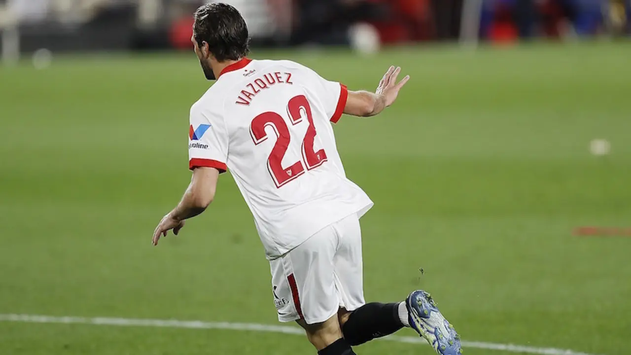 Franco V&aacute;zquez celebra el segundo gol de su equipo ante el Elche. / Jose Manuel Vidal