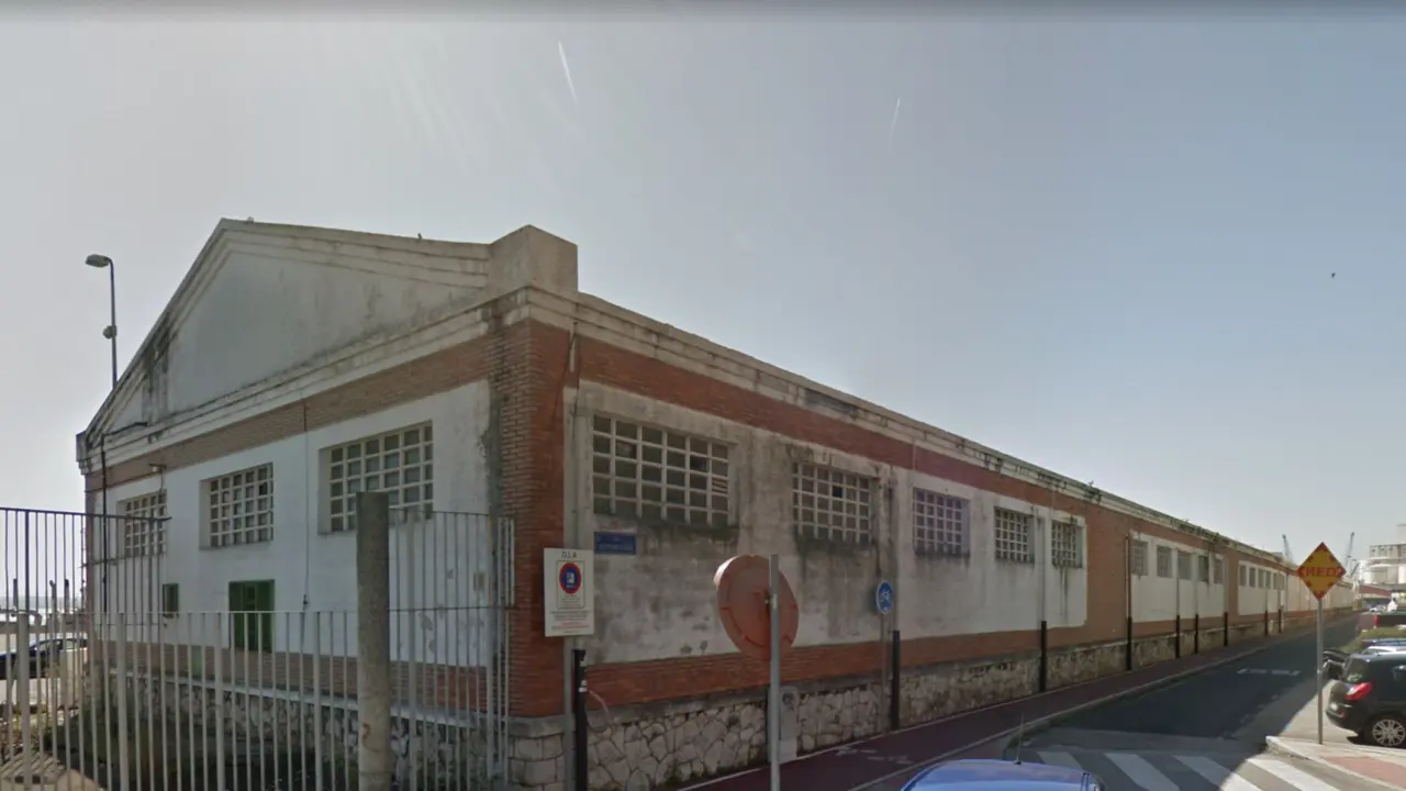 Las naves portuarias de la ca- lle Antonio L&oacute;pez. / ALERTA