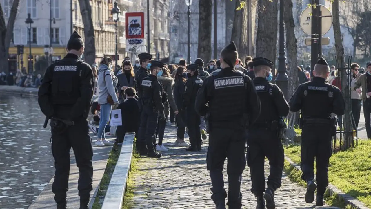 Fecha:
17/03/2021 09:08 (UTC)
Cr&eacute;dito:
EFE
Fuente:
EFE/EPA
Autor:
CHRISTOPHE PETIT TESSON
Tem&aacute;tica:
Sanidad y salud &raquo; Epidemias y plagas
Sanidad y salud &raquo; Medicina preventiva &raquo; Vacunas
Paris EFE/EPA/CHRISTOPHE PETIT TESSON