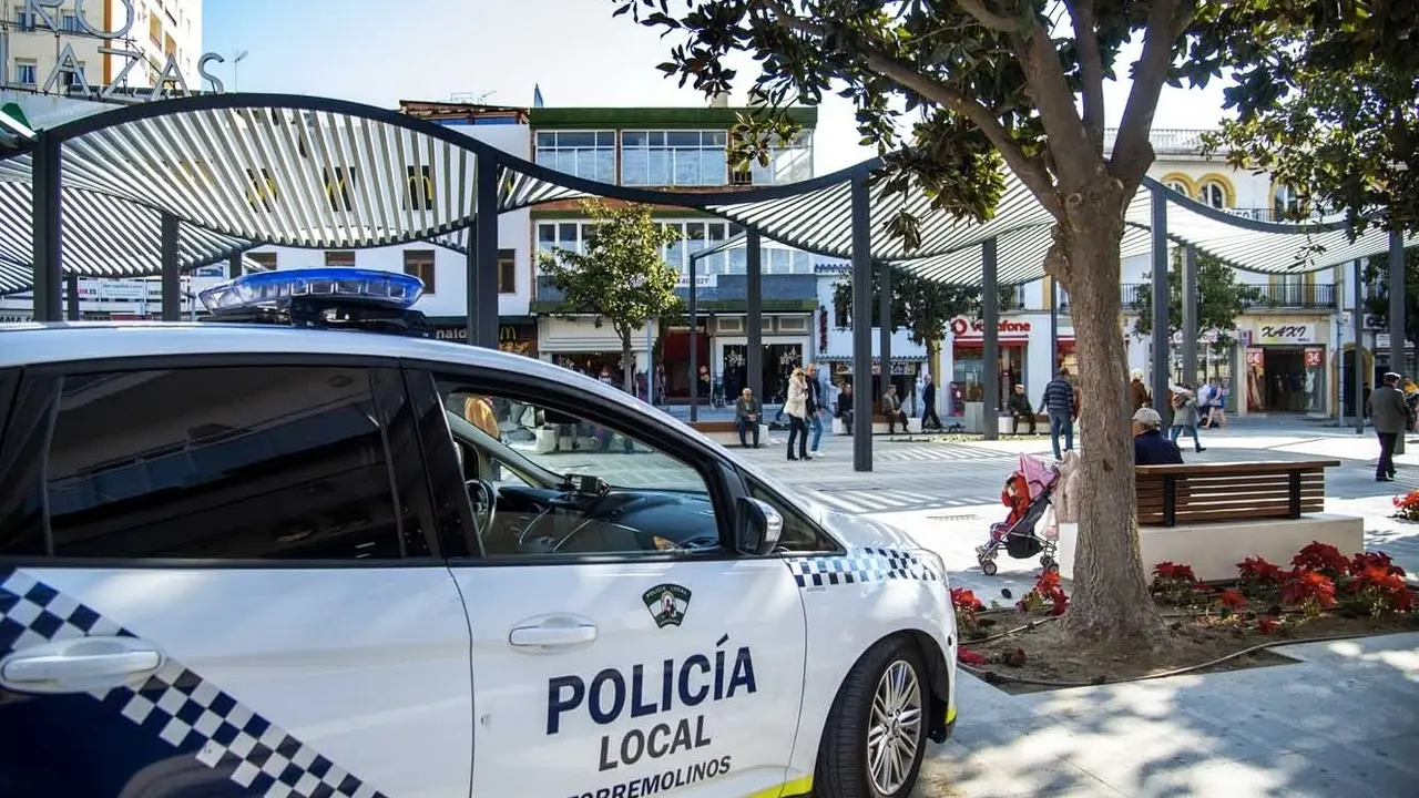 M&aacute;laga.-Sucesos.-Polic&iacute;a de Torremolinos interviene en un coche una botella de gas de la risa y 33 c&aacute;psulas para inhalar