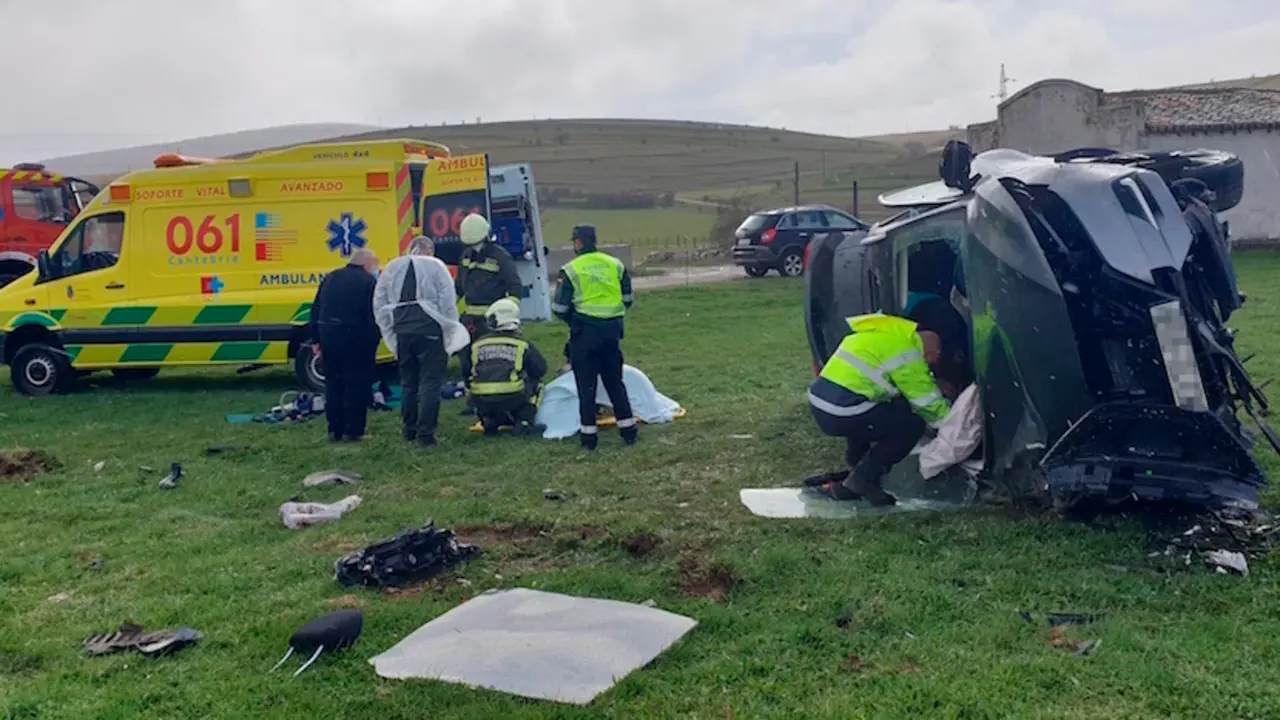 Accidente en Mataporquera, con dos heridos. / E. PRESS