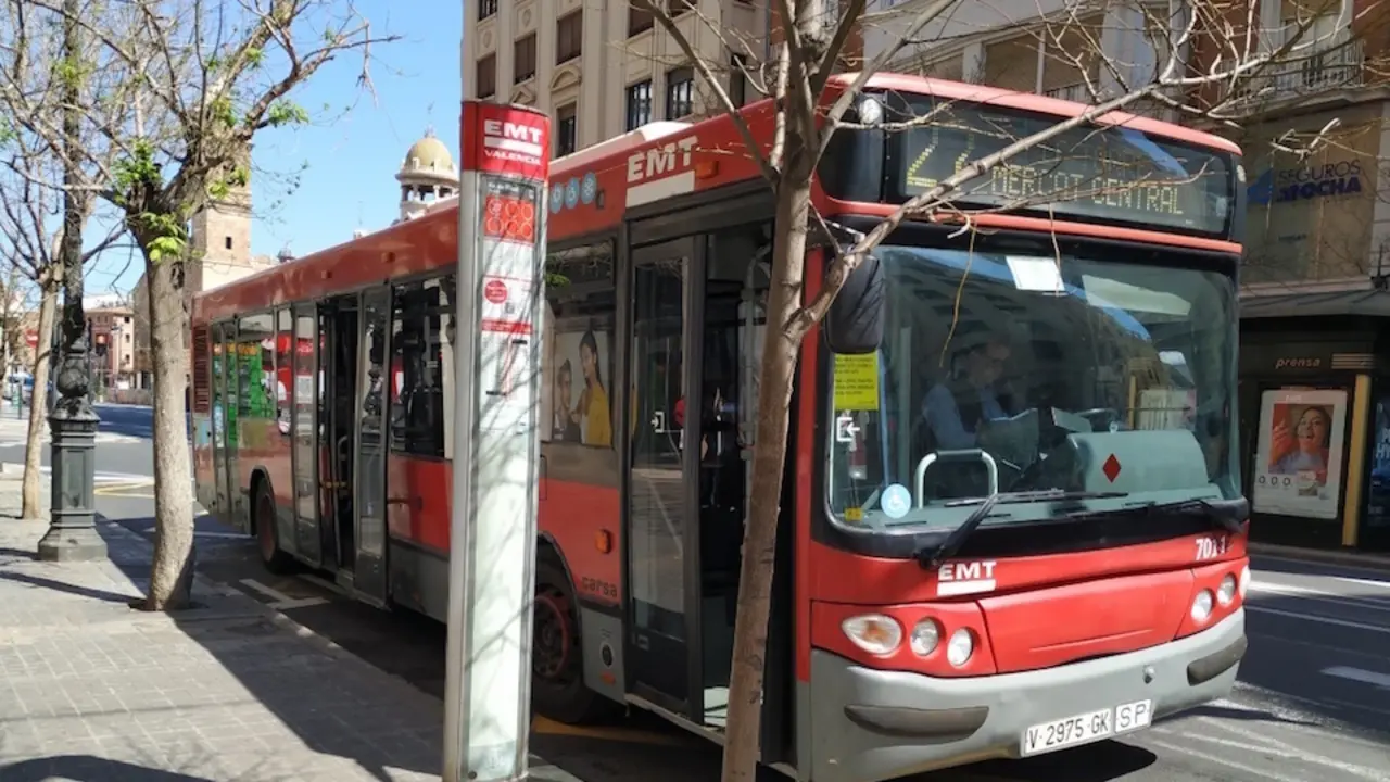 Autob&uacute;s de EMT Valencia. / E. PRESS