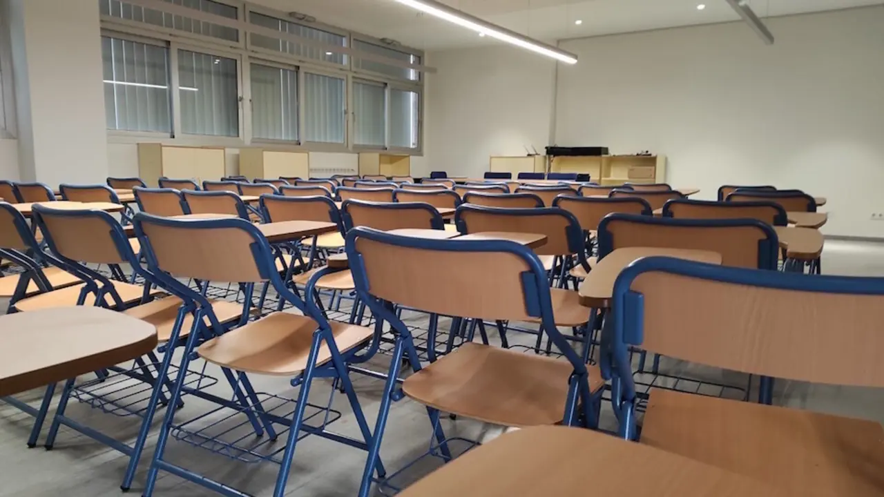 Interior de un aula de un colegio p&uacute;blico. / E. PRESS