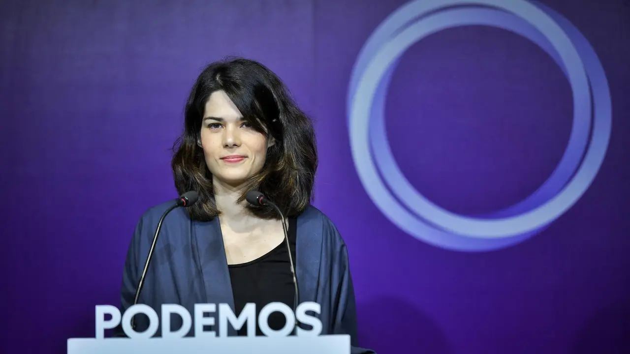 La portavoz de Podemos, Isa Serra, interviene en una rueda de prensa en la sede del partido para valorar la actualidad pol&iacute;tica.