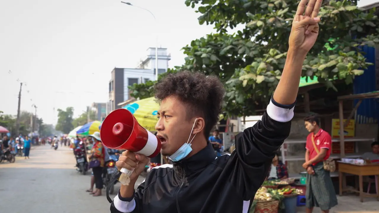 Momento de una de las protestas en Mandalay. / Efe