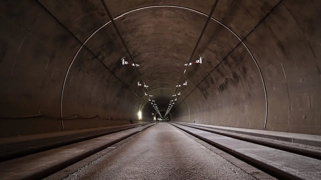 La rehabilitaci&oacute;n del t&uacute;nel permitir&iacute;a "ir de Bilbao a Castro en bicicleta", en un recorrido de unas 3 horas. / Archivo