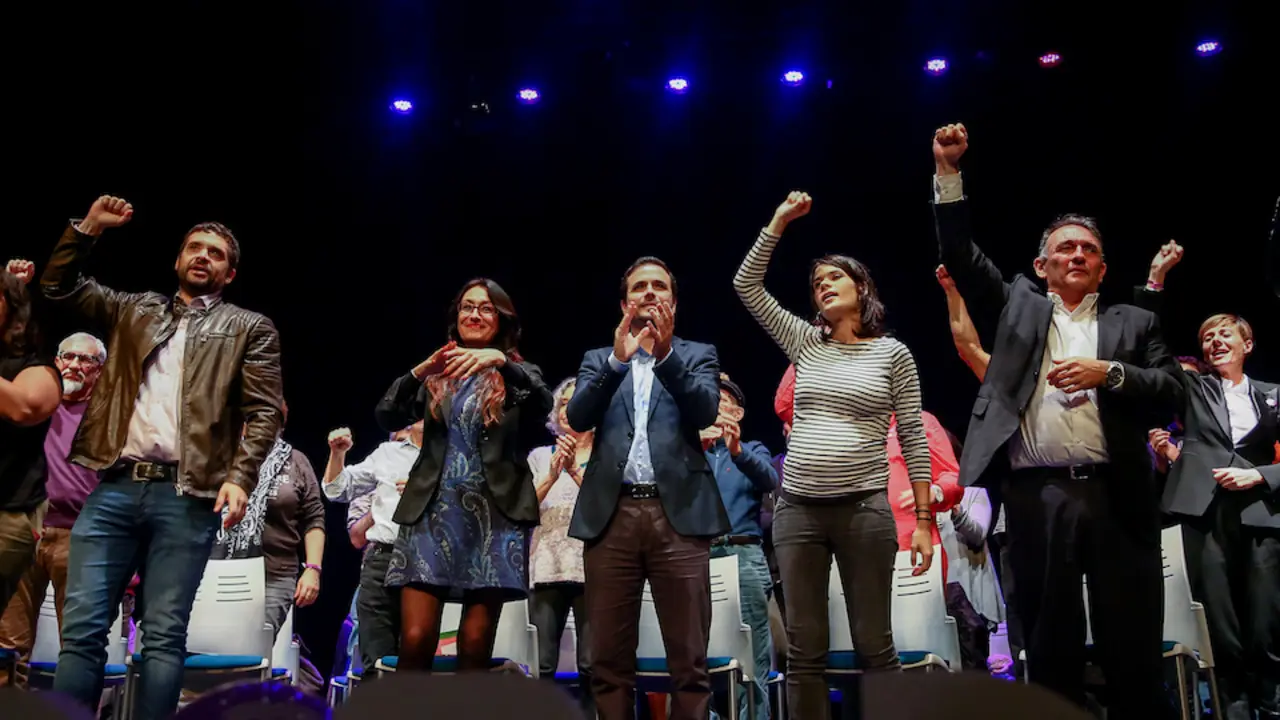 (i-d) El secretario general del Partido Comunista de Madrid, &Aacute;lvaro Aguilera, la diputada de Unidas Podemos en Madrid Sol S&aacute;nchez, el secretario general de IU Alberto Garz&oacute;n, la portavoz de Unidas Podemos en la Asamblea de Madrid, Isabel Serra y el diputado de Izquierda Unida y secretario general del PCE, Enrique Santiago, durante en un mitin de Unidas Podemos en Alcorc&oacute;n (Madrid) el 5 de noviembre de 2019.
05 noviembre 2019
Ricardo Rubio / Europa Press
  (Foto de ARCHIVO)
5/11/2019