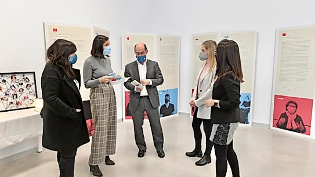 Inauguraci&oacute;n de la exposici&oacute;n. / alerta