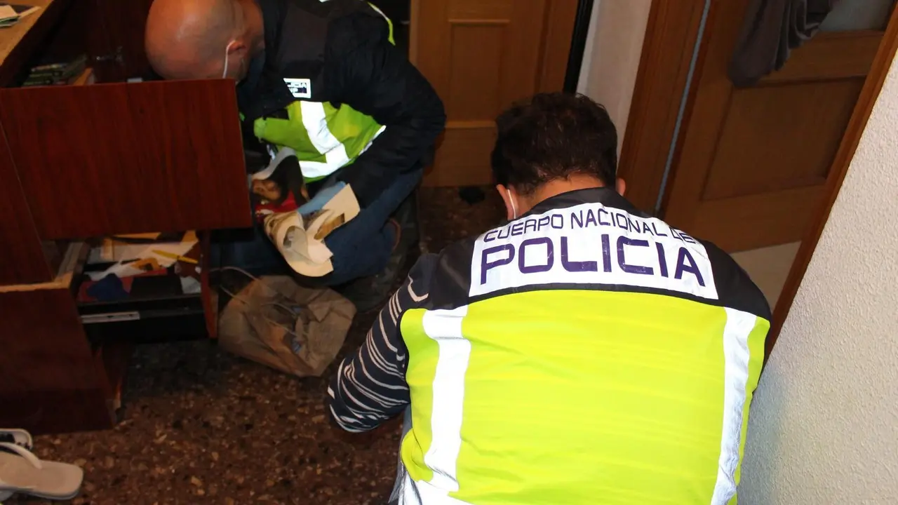 La Polic&iacute;a Nacional Detiene A 57 Personas Que Extorsionaban A Usuarios De P&aacute;ginas De Servicios Sexuales