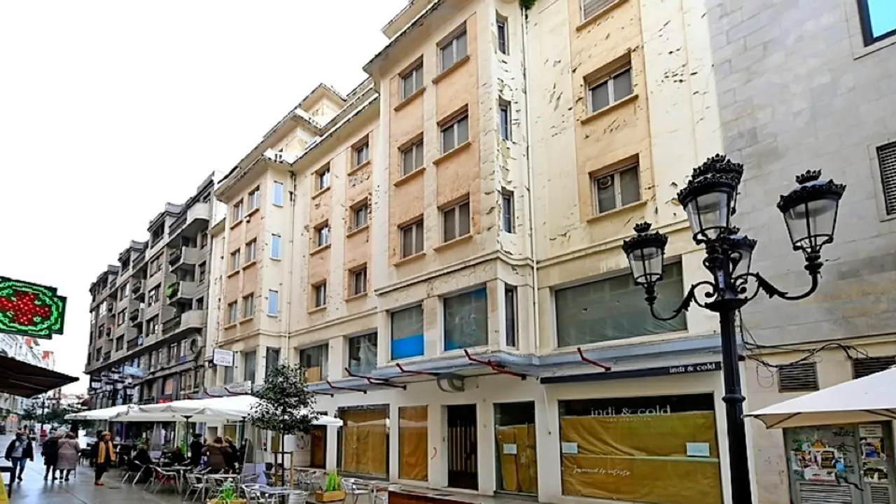 Fachada del edificio objeto de obras de reforma. / ALERTA
