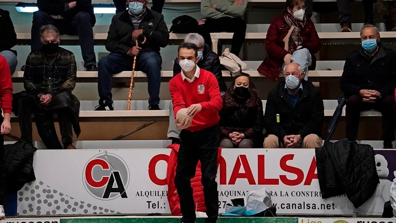 &Oacute;scar Gonz&aacute;lez debut&oacute; con su nuevo equipo. / Hardy