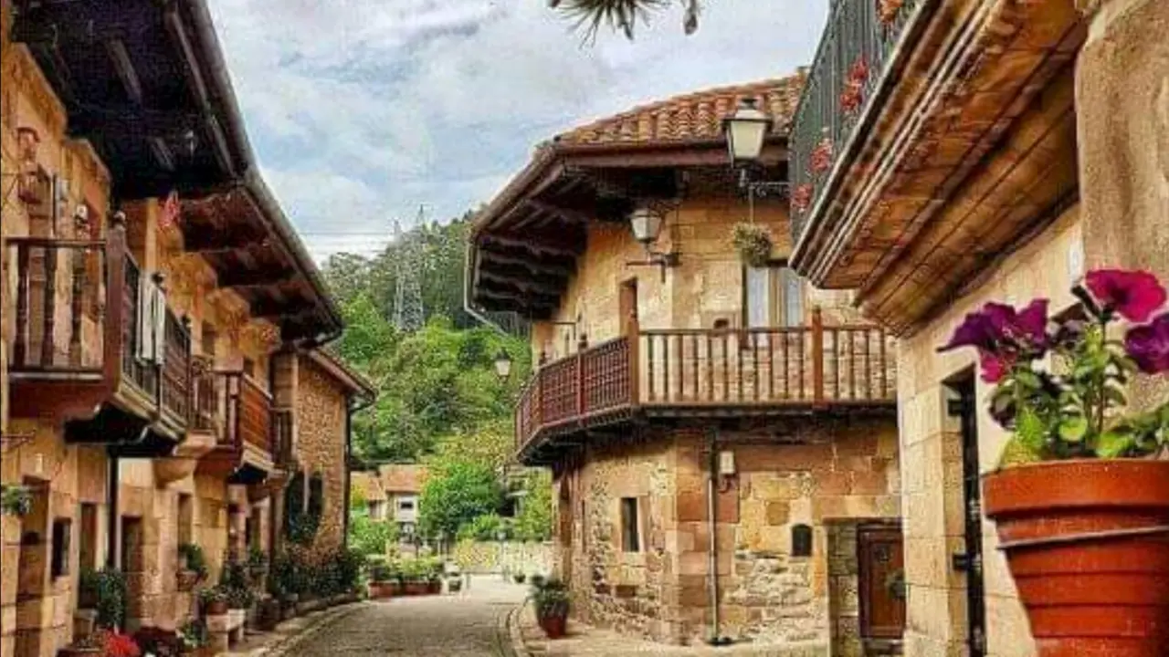 Vista de una calle de Riocorvo.