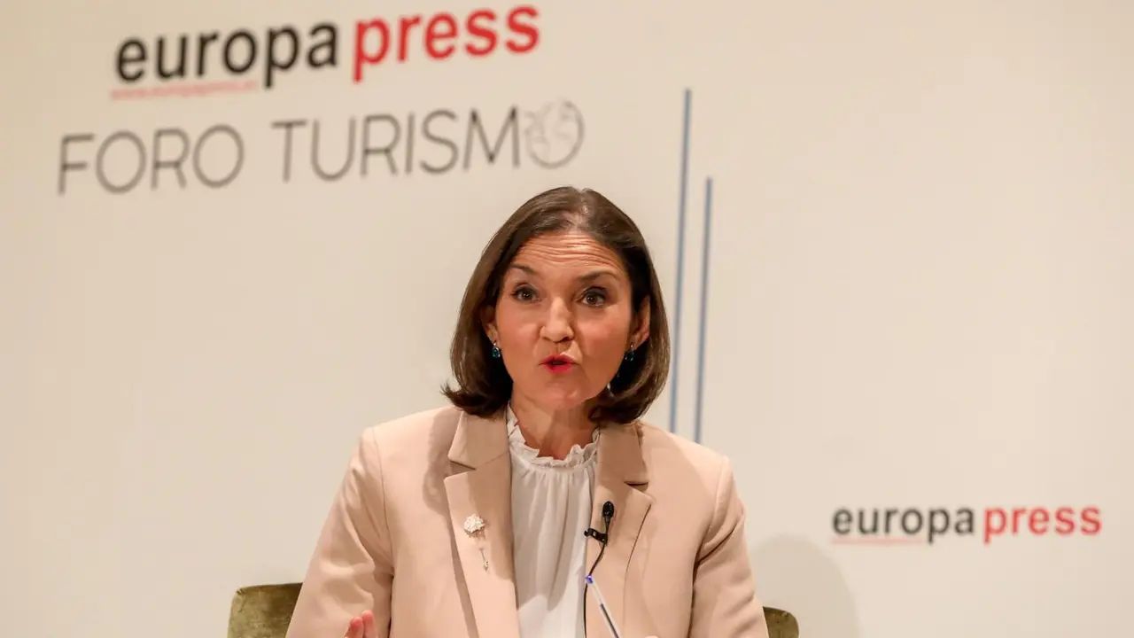 La ministra de Industria, Comercio y Turismo, Reyes Maroto, interviene en la inauguraci&oacute;n de los nuevos Desayunos Informativos sobre Turismo por Foro Turismo de Europa Press en el Hotel Eurostars Madrid Tower, en Madrid (Espa&ntilde;a), a 22 de marzo de 2021.