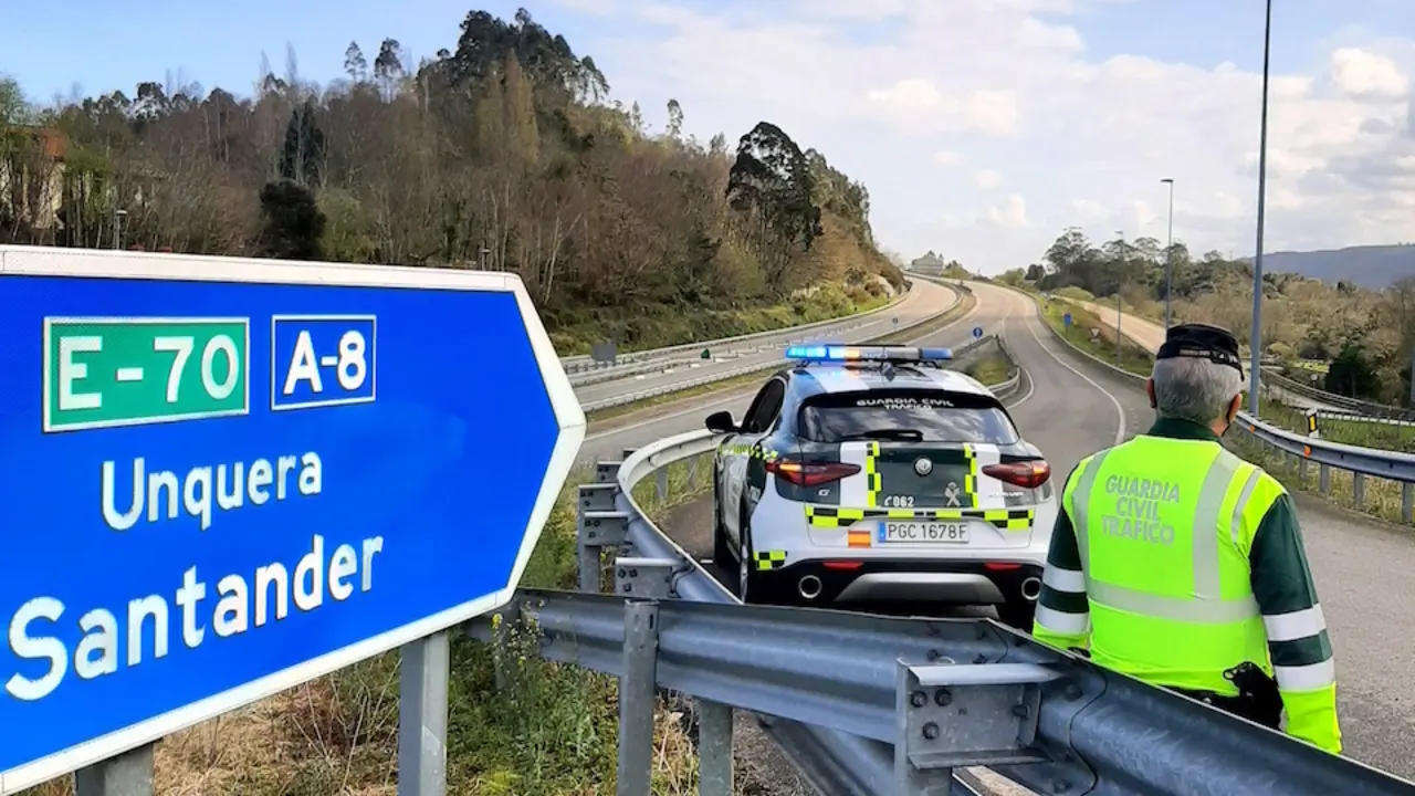 Guardia Civil de Tr&aacute;fico. / E. Press