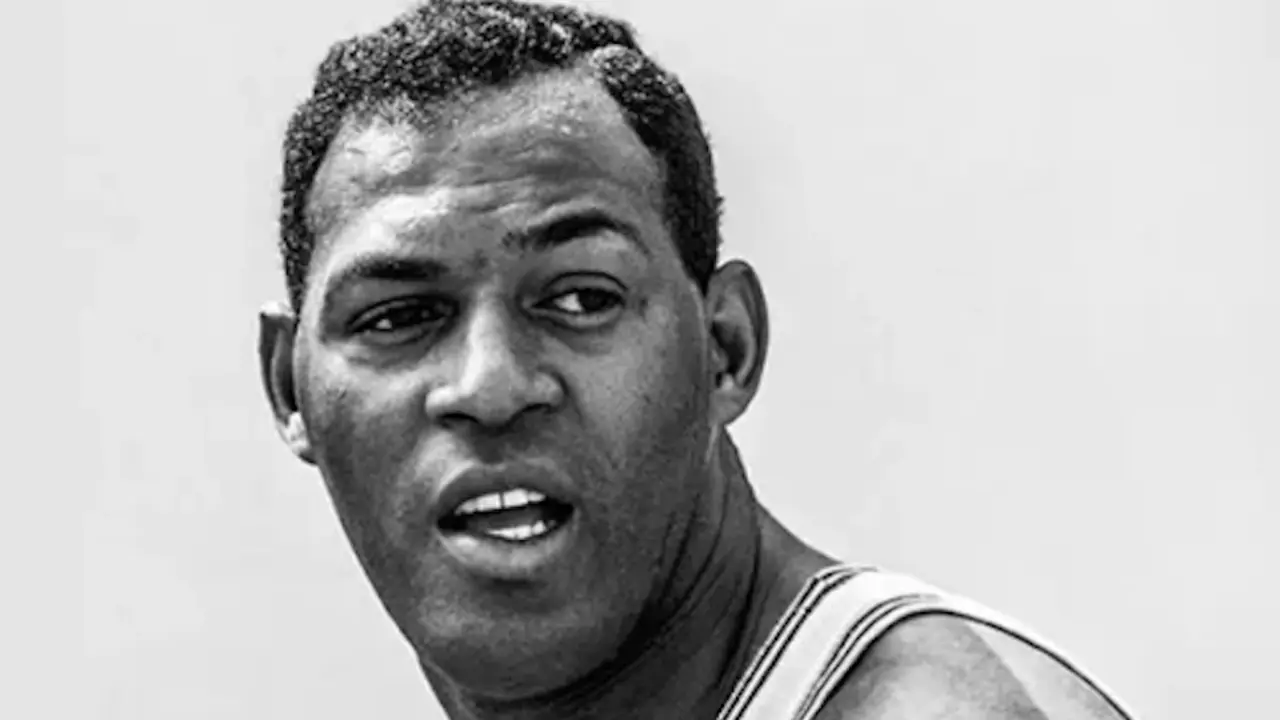 Elgin Baylor. / E. Press