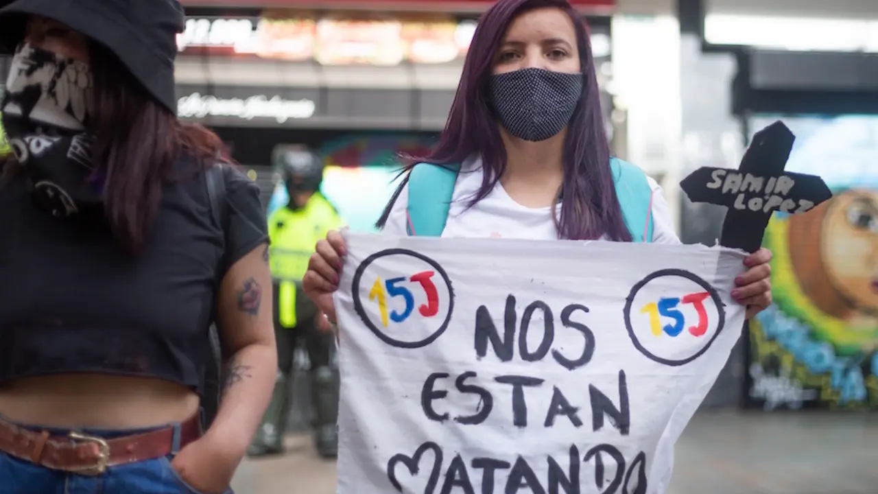 Protestas en Bogot&aacute; contra la reciente ola de violencia que sacude en los &uacute;ltimos dos meses a Colombia. / Daniel Garz&oacute;n