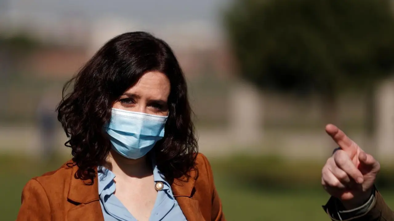La presidenta de Madrid, Isabel D&iacute;az Ayuso en su comparecencia a los medios.
