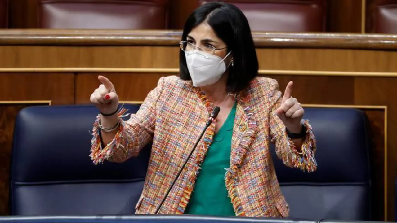 La ministra de Sanidad, Carolina Darias, interviene en la sesi&oacute;n de control al Gobierno. CHEMA MOYA