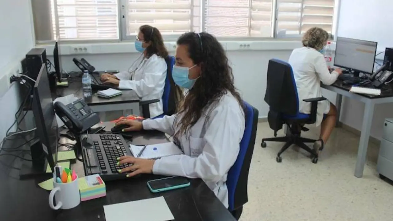 Un centro de atenci&oacute;n telem&aacute;tica en Espa&ntilde;a. / E. Press