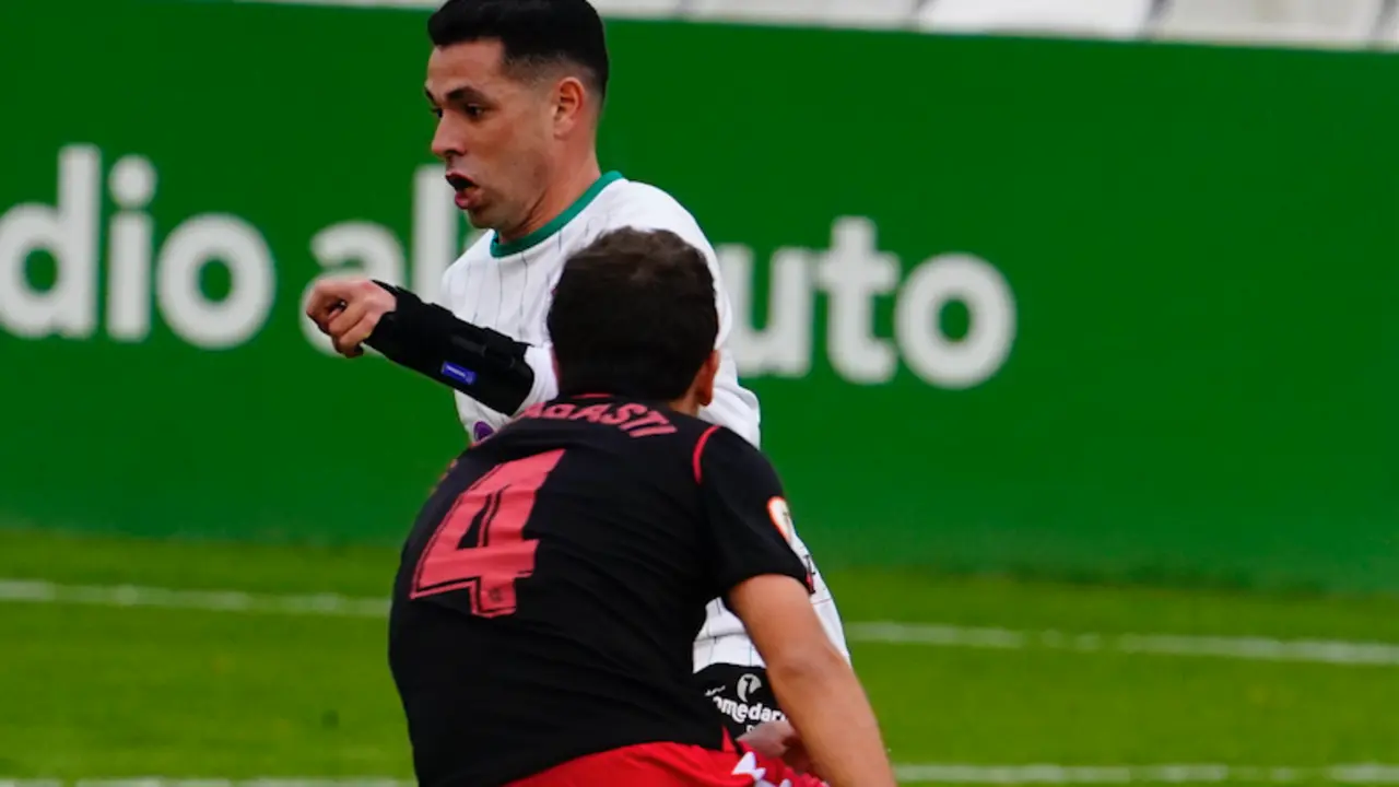 &Aacute;lvaro Bustos conf&iacute;a en poder jugar en Amorebieta. / Hardy