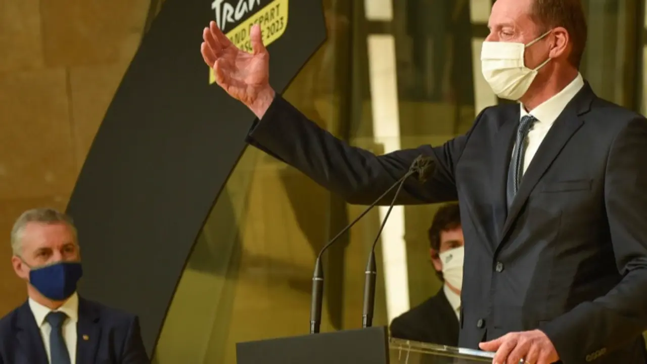 El director del Tour de Francia, Christian Prudhomme, durante su intervenci&oacute;n ayer en Bilbao. / EFE