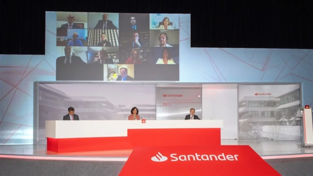 Imagen de la Junta General ordinaria de accionistas del Banco Santander celebrada ayer. / e. p.