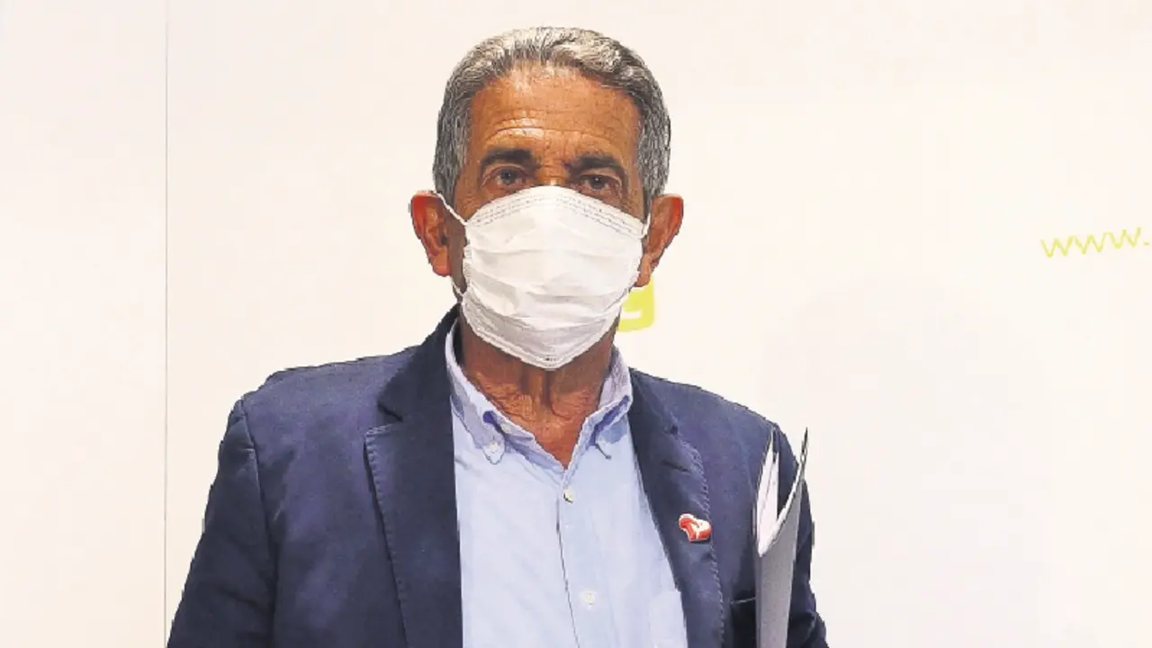 El presidente Miguel &Aacute;ngel Revilla durante la rueda de prensa de ayer. / HOyos