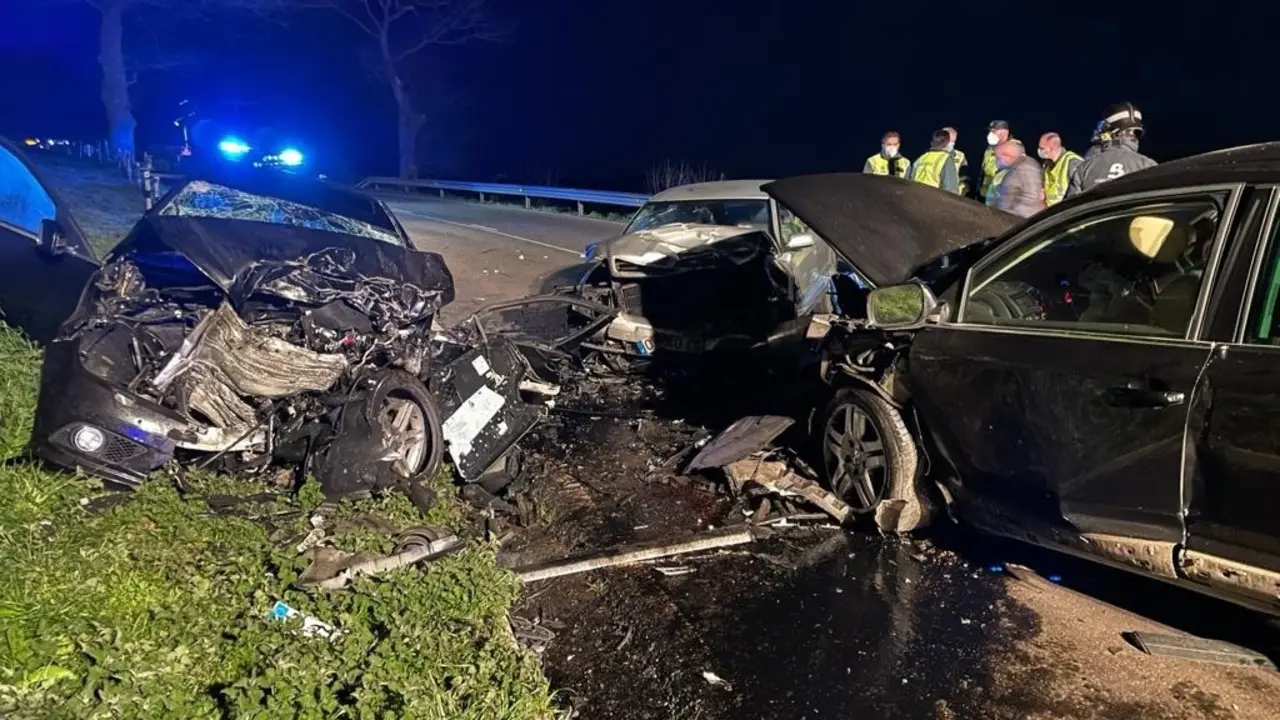 Accidente de tr&aacute;fico con una joven fallecida en Tineo.