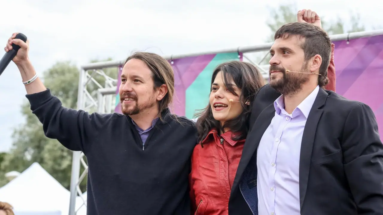 Archivo - Pablo Iglesias e Isa Serra en un acto de Unidas Podemos en Alcorc&oacute;n, Madrid