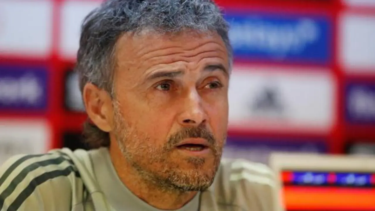 El seleccionador espa&ntilde;ol Luis Enrique ofrece una rueda de prensa, este s&aacute;bado en el estadio Boris Paichadze Dinamo de Tiflis (Georgia), en la v&iacute;spera de su encuentro ante Georgia correspondiente al grupo B de la fase clasificatoria del mundial de Catar 2022. EFE/ Zurab Kurtsikidze